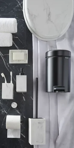 Abattant WC GoodHome Pilica coloris blanc et noir en bois avec frein de chute