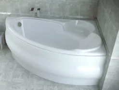 Baignoire asymétrique 140 x 95 Droite FINEZJA acrylique blanc + avec Tablier + Pieds + Vidage à chromé