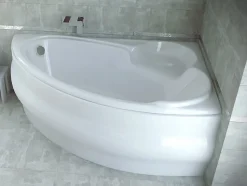 Baignoire asymétrique 170 x 110 Droite FINEZJA acrylique blanc + Habillage en polystyrène + Pieds + Vidage à chromé
