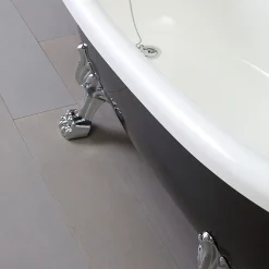Baignoire Classique Noire Et Blanche Avec Pieds Argentés Romantica