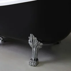 Baignoire Classique Noire Et Blanche Avec Pieds Argentés Romantica
