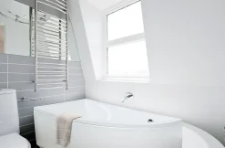 Baignoire d'angle ORIEGA 150 cm gauche avec tablier