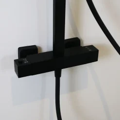 Colonne de douche carrée thermostatique noire Essebagno Square II