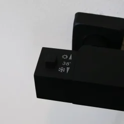 Colonne de douche carrée thermostatique noire Essebagno Square II