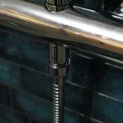 Colonne de douche chromée avec mitigeur mécanique Essebagno Luisa