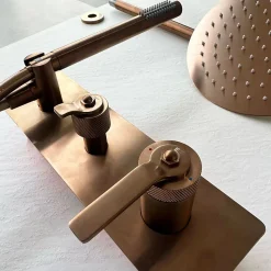 Colonne de douche encastrée mécanique cuivre brossé Essebagno Molette