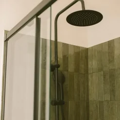 Colonne de douche thermostatique noire mate Essebagno Essegoia