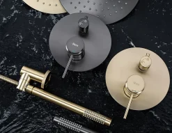 Kit De Douche Encastré Rea Lungo Grip Brush Gold + Box