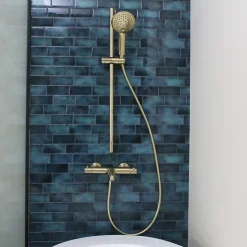 Kit de douche sans robinetterie avec douchette 3 jets + flexible + barre réglable, doré, Essebagno Luisa
