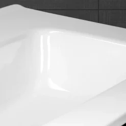 Lavabo en céramique blanc avec garniture de vidage et trop-plein