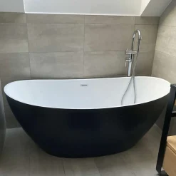 Maya - Baignoire Îlot Ovale Noir en Acrylique 150cm - Design Moderne