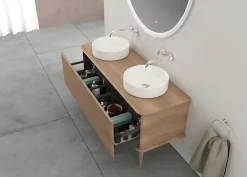 Meuble sous-vasque à suspendre l.141 cm avec plan de toilette, 2 vasques à poser et pieds H.29 cm, effet chêne tabac, Idra