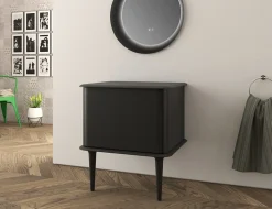 Meuble sous-vasque à suspendre l.61 cm avec plan de toilette et pieds H.29 cm, noir mat, Idra