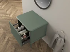 Meuble sous-vasque à suspendre l.61 cm avec plan de toilette et pieds H.29 cm, vert mat, Idra