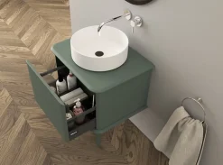 Meuble sous-vasque à suspendre l.61 cm avec plan de toilette, vasque à poser et pieds H.29 cm, vert mat, Idra