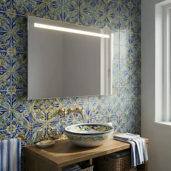 Miroir à bord poli 120x70H cm avec sablage frontal rétroéclairé led