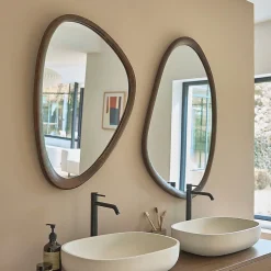Miroir organique en mindi massif finition noyer 60x90 cm