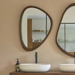 Miroir organique en mindi massif finition noyer 75x60 cm