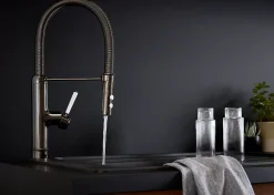 Mitigeur de cuisine avec douchette noir GoodHome Gevuina