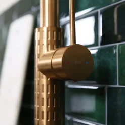 Mitigeur de cuisine cuivré avec douchette Essebagno Architek