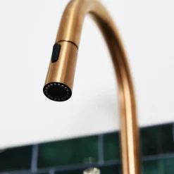 Mitigeur de cuisine cuivré avec douchette Essebagno Architek