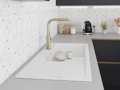 Mitigeur de cuisine doré avec douchette Essebagno Pure II