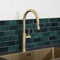 Mitigeur de cuisine doré avec douchette Essebagno Architek
