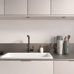 Mitigeur de cuisine noir mat avec douchette Kramer Groupe Nook