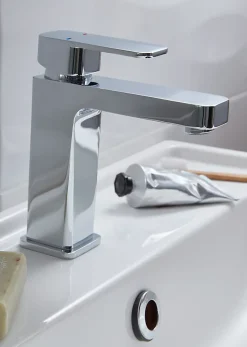 Mitigeur de lavabo chromé GoodHome Pazar