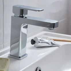 Mitigeur de lavabo chromé GoodHome Pazar
