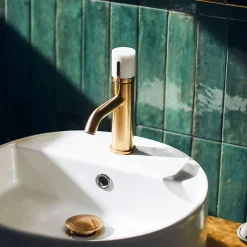 Mitigeur de lavabo cuivre et marbre blanc Essebagno Manopola