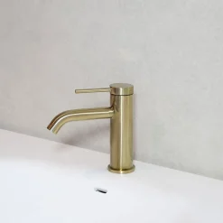 Mitigeur de lavabo EsseBagno en laiton or brossé