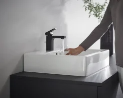Mitigeur de lavabo noir mat Hansgrohe Vernis Shape 100