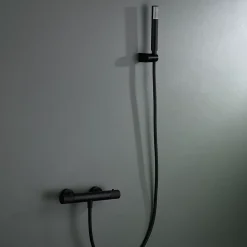 Mitigeur douche thermostatique noir mat en laiton et zamac avec support ABS