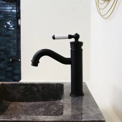 Mitigeur lavabo bas noir Essebagno Leeds