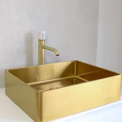 Mitigeur lavabo haut avec vidage en laiton doré et marbre blanc, Essebagno Manopola