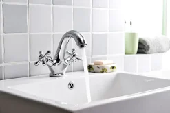 Mélangeur de lavabo en laiton chromé GoodHome Etel