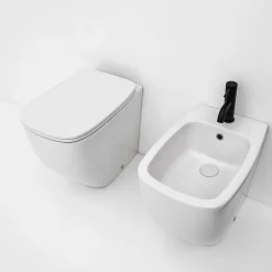 Paire D'appareils Sanitaires Sur Pied, Blanc Brillant, Avec Abattants De Toilettes