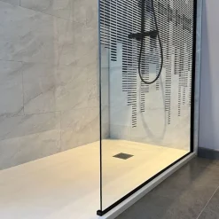 Paroi de douche fixe 110 cm x 200 cm motif MANHATTAN - Verre 8 mm