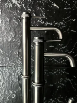Robinet De Lavabo Rea Lungo Grip Low Titanium