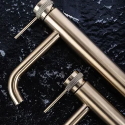 Robinet De Lavabo Rea Lungo Grip Low Brush Gold