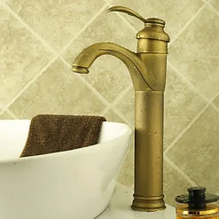 Robinet lavabo, finition en laiton pour un style classique