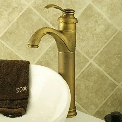 Robinet lavabo, finition en laiton pour un style classique