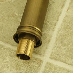 Robinet lavabo, finition en laiton pour un style classique