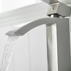 Robinet mitigeur bec cascade LERIO chrome brossé - Saniverre