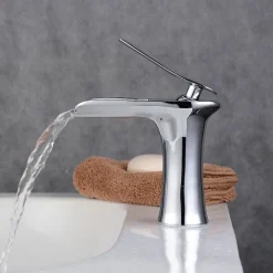 Robinet Mitigeur chromé en cascade pour lavabo