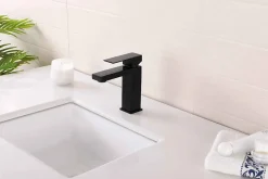 Robinet, mitigeur de lavabo pour salle de bain carré (Noir) LuxuryBain
