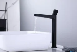 Robinet pour lavabo vasque et évier design en laiton peu bruyant et avec aérateur économie d'eau - H. 31cm - Noir mat