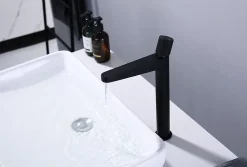 Robinet pour lavabo vasque et évier design en laiton peu bruyant et avec aérateur économie d'eau - H. 31cm - Noir mat