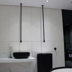 Robinetterie pour installation au plafond DROP 135 - longueur 135cm - finition Noir mat